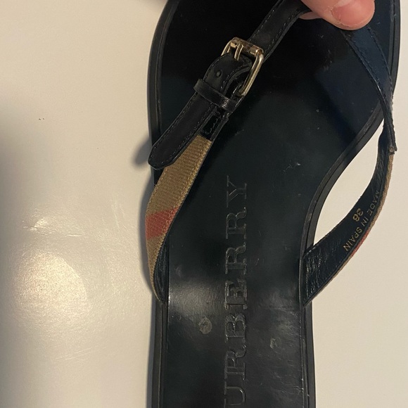 Burberry Thong Sandals- Authentic - Picture 4 of 6
